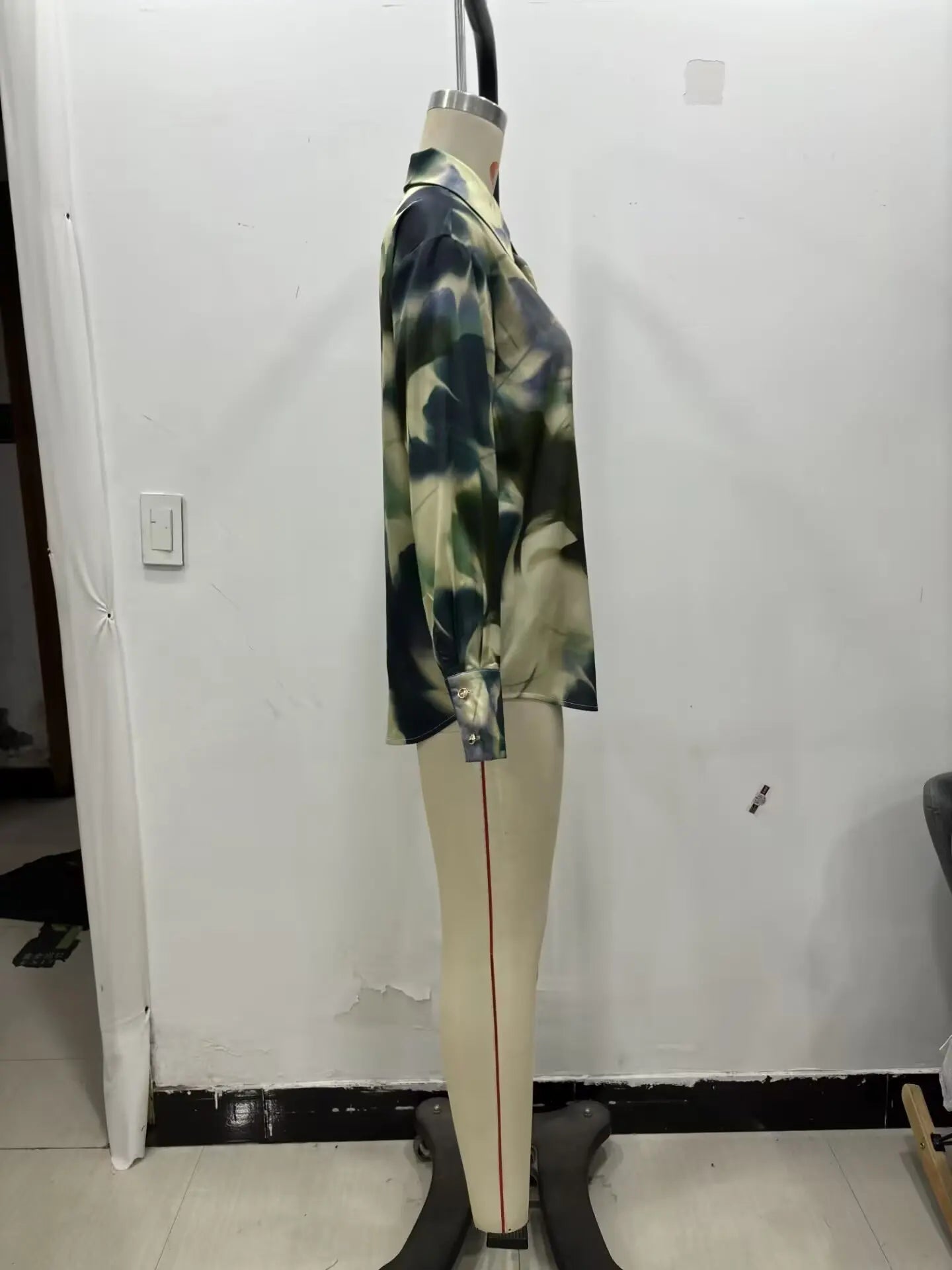 Elegant Printed Silk Satin Lapel Long Sleeve Shirt for Women with Soft Texture and Stylish Fit