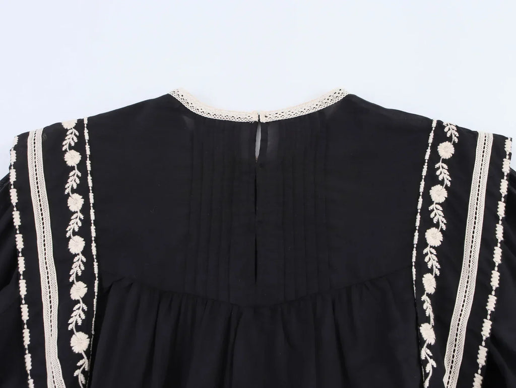 Women's Contrasting Color Embroidered Shirt with Round Neck Puff Sleeves and Loose Hem Casual Chic Top for Spring and Summer