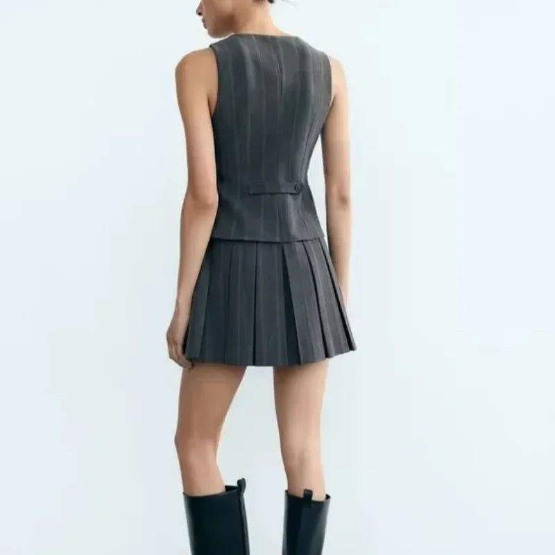 Elegant Sleeveless Pleated Dress With Vest Style Chic