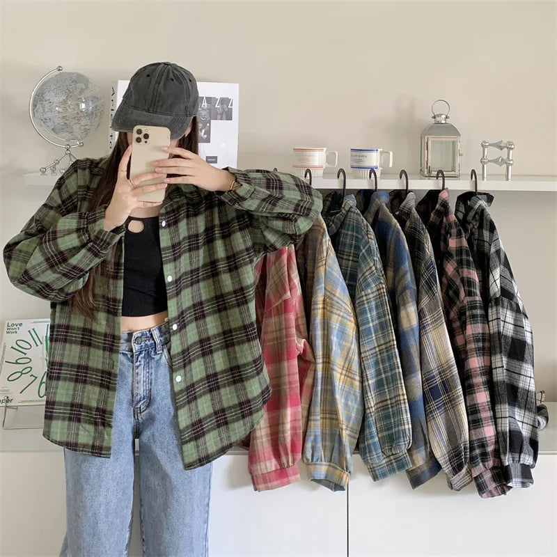 Women Oversized Tartan Plaid Shirt Jacket Long Sleeve Collared Button Up Grunge Style Spring Summer Outfit for Teenage Girls