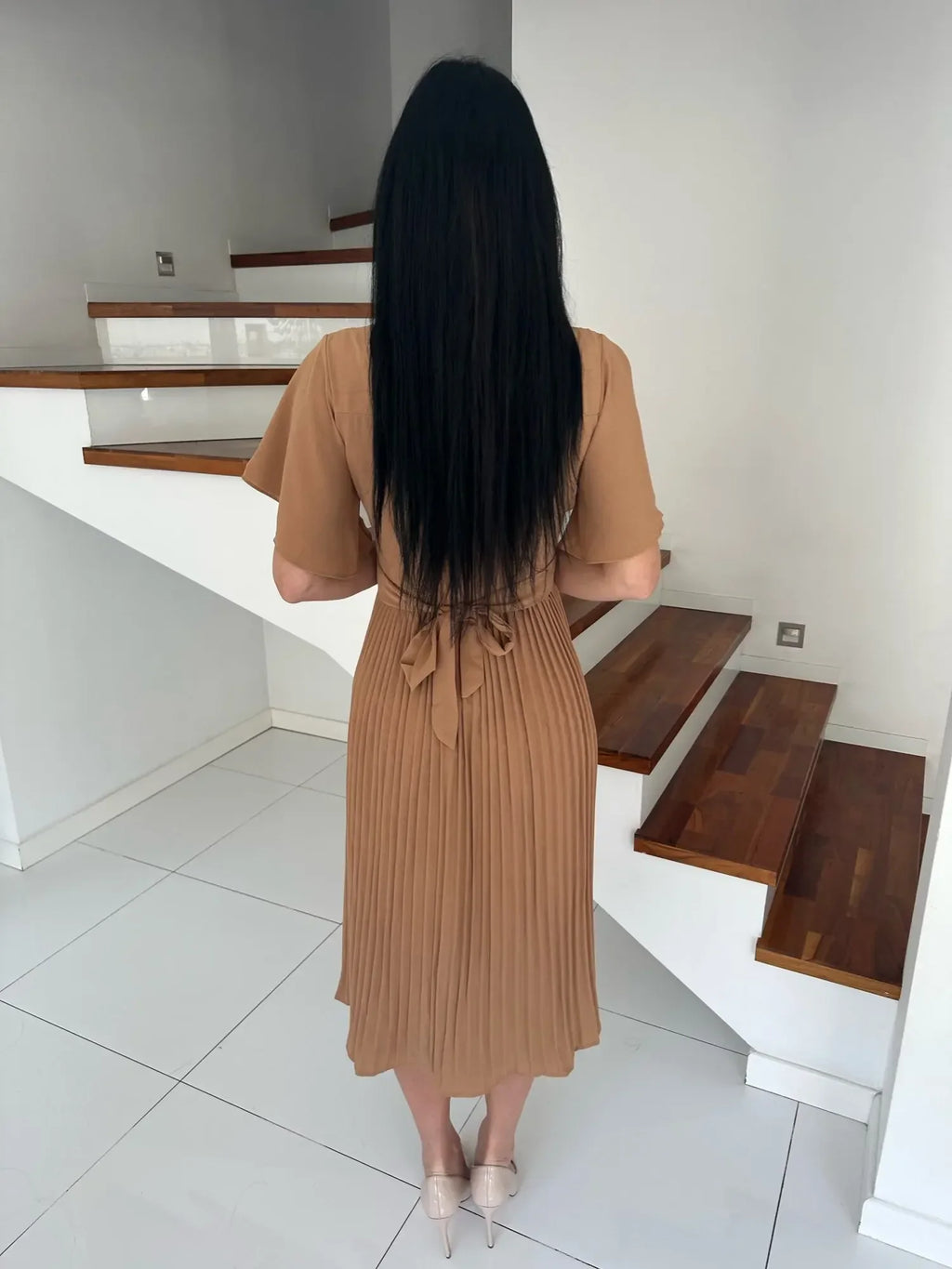 Summer V-Neck Pleated Dress With Lace Up Waist Long Skirt