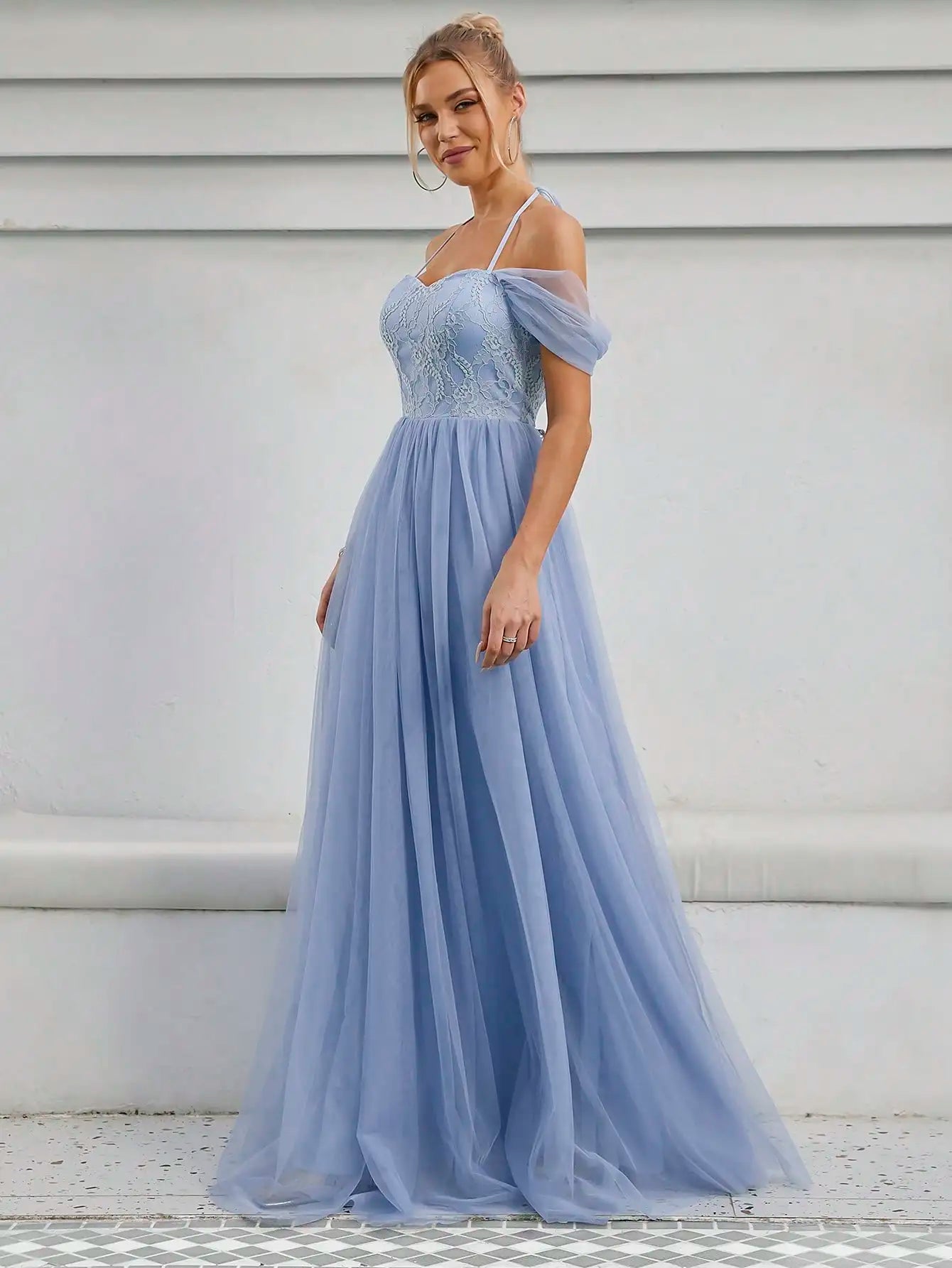 Elegant Line Neck Back Lace Mesh Pleated Bridal Gown