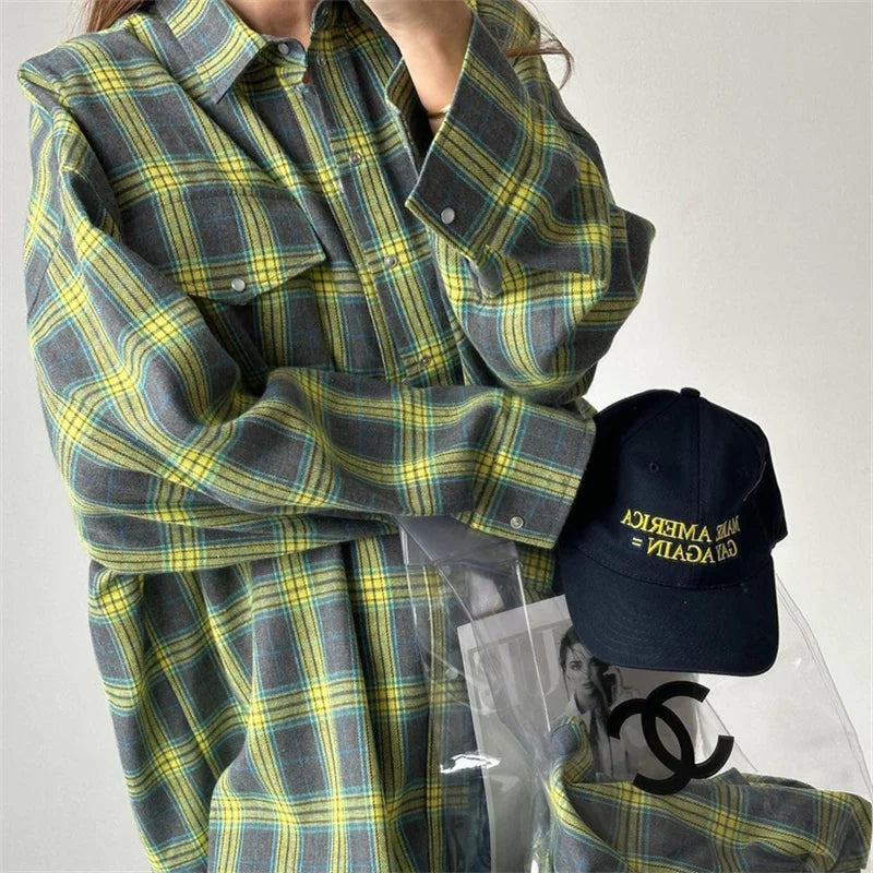 Vintage Plaid Oversized Blouse for Women Long Sleeve Lapel Shirt with Pockets Casual Streetwear Spring Summer Fashion Top