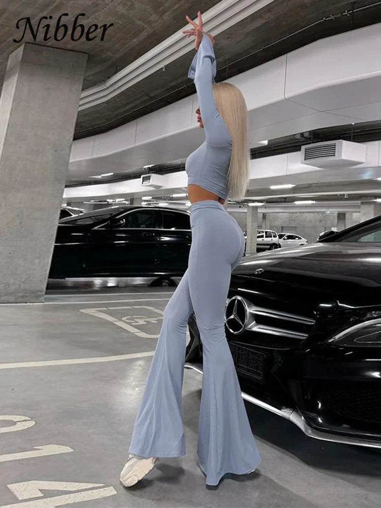 Women's Body-Shaping Tracksuit Set with Crop Top and Flare Leggings for Casual Sporty Style