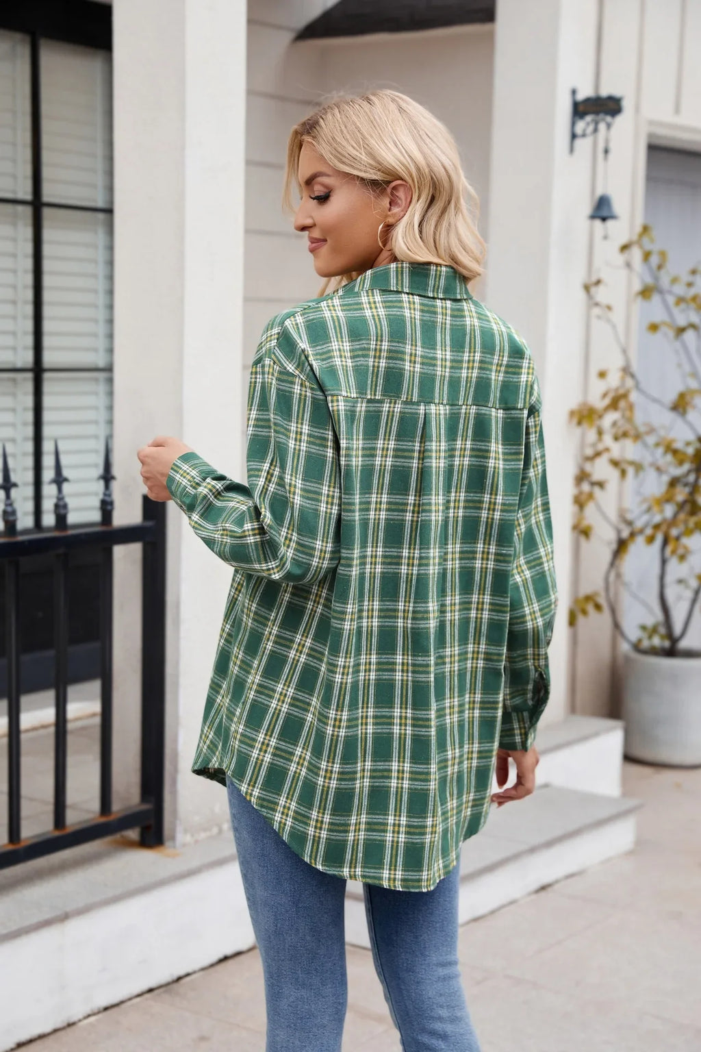 Women Plaid Button Up Shirt Loose Fit Warm Long Sleeve Casual Blouse with Pockets Autumn Winter Checkered Top Preppy Y2K Harajuku Style