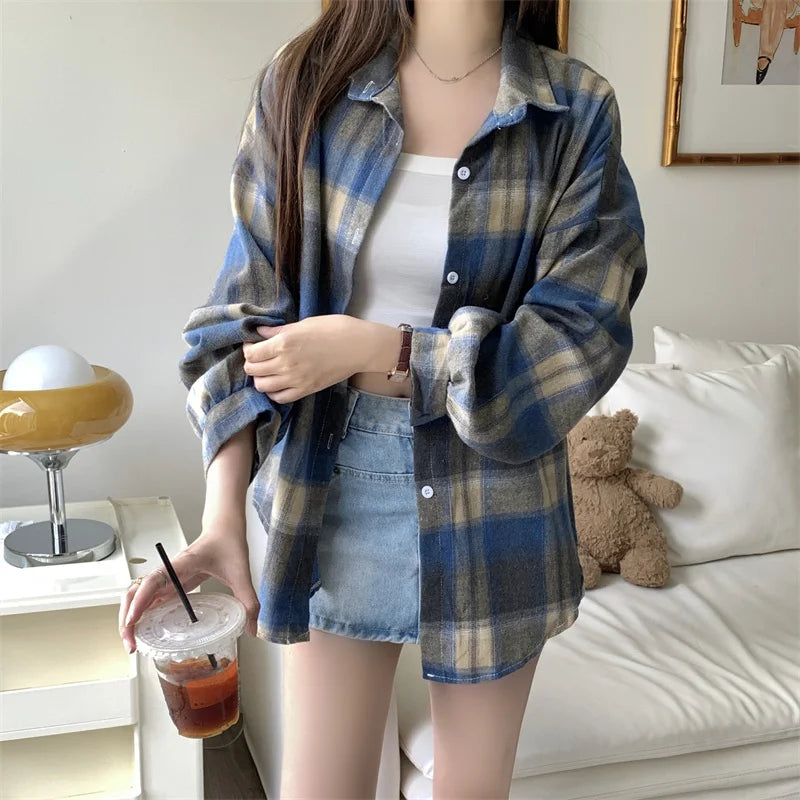 Women Oversized Tartan Plaid Shirt Jacket Long Sleeve Collared Button Up Grunge Style Spring Summer Outfit for Teenage Girls