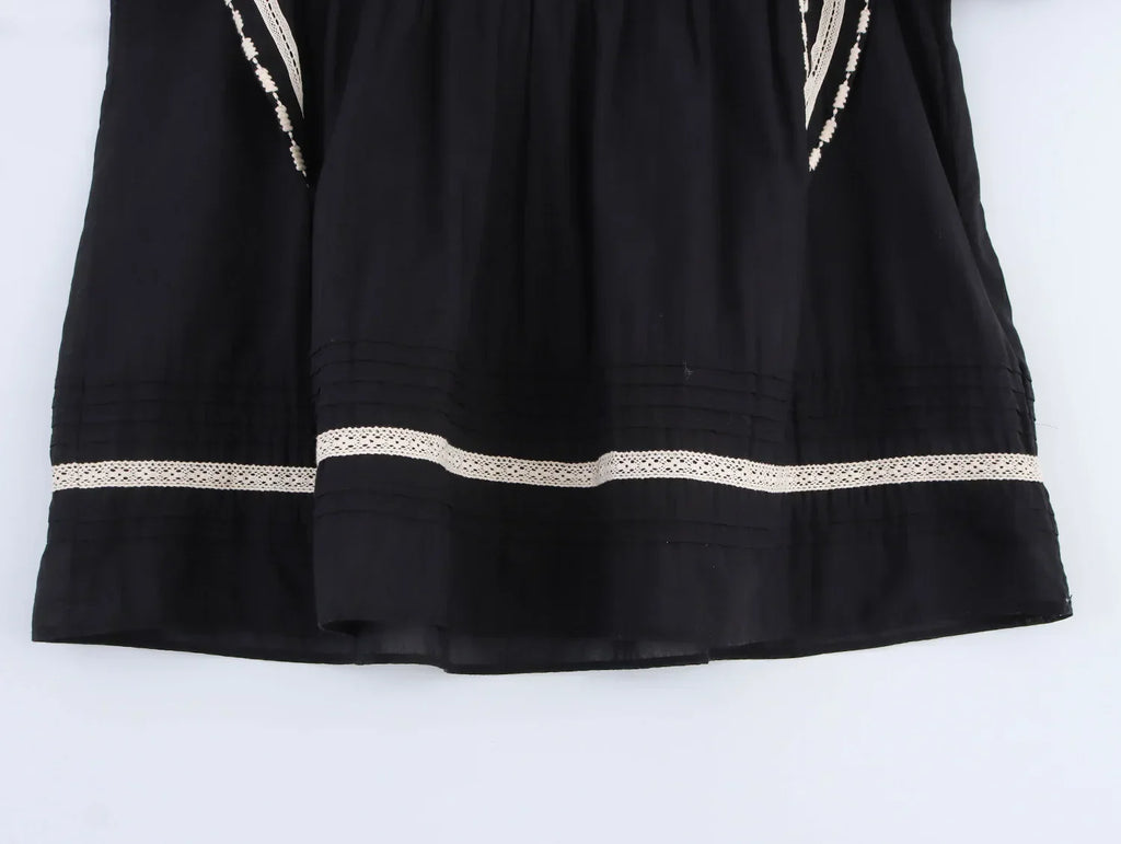 Women's Contrasting Color Embroidered Shirt with Round Neck Puff Sleeves and Loose Hem Casual Chic Top for Spring and Summer