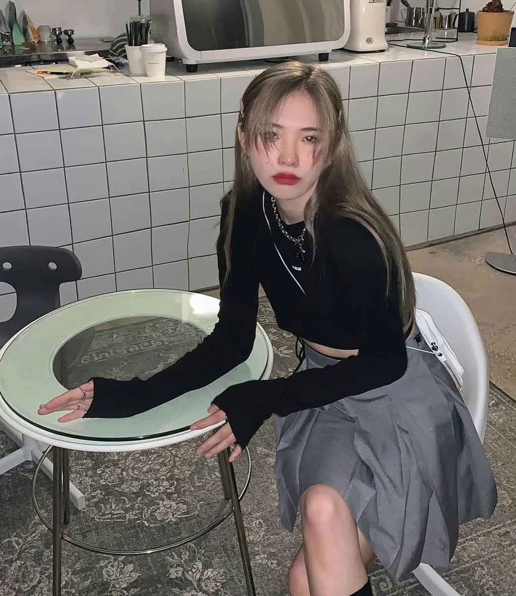 Long Sleeve Women's Crop Top Stylish Bandage Design for Spring Fashion