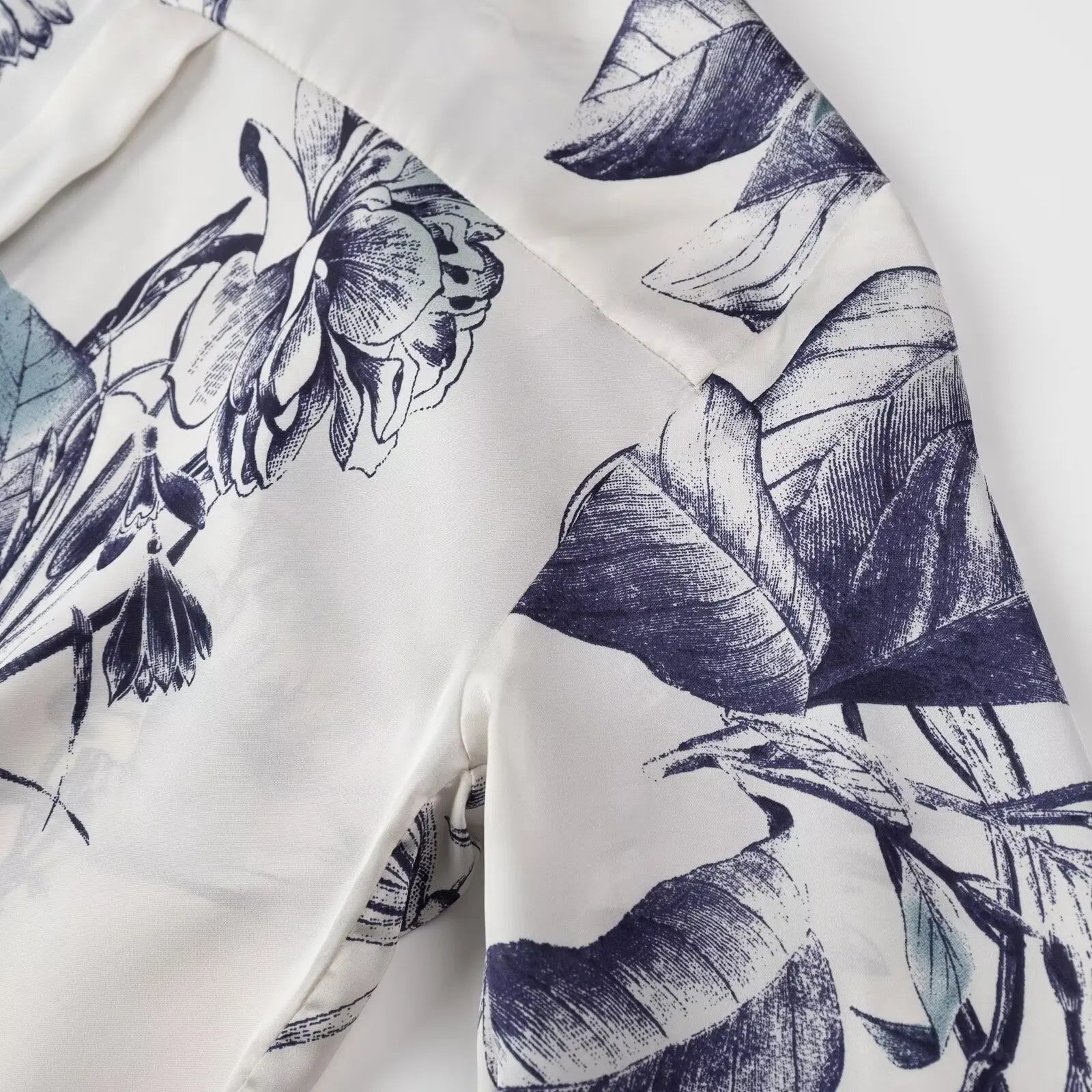 Women's Bow Tie Printed Blouse with Polo Collar Long Sleeve Single Breasted Vintage Loose Fit Elegant Shirt Top