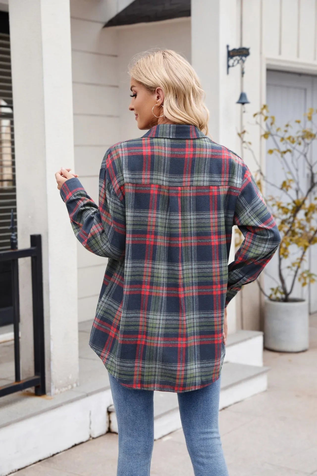 Women Plaid Button Up Shirt Loose Fit Warm Long Sleeve Casual Blouse with Pockets Autumn Winter Checkered Top Preppy Y2K Harajuku Style