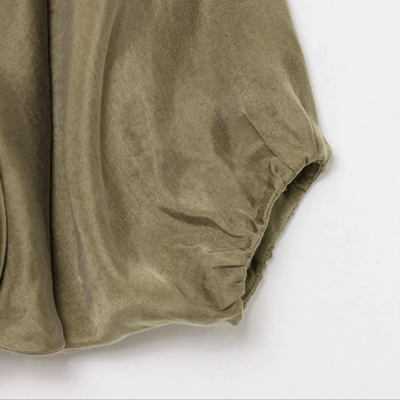 Women Vintage Pleated Blouse Loose Lapel Lantern Sleeves Front Zipper Solid Color Chic Commuter Shirt for Spring and Summer