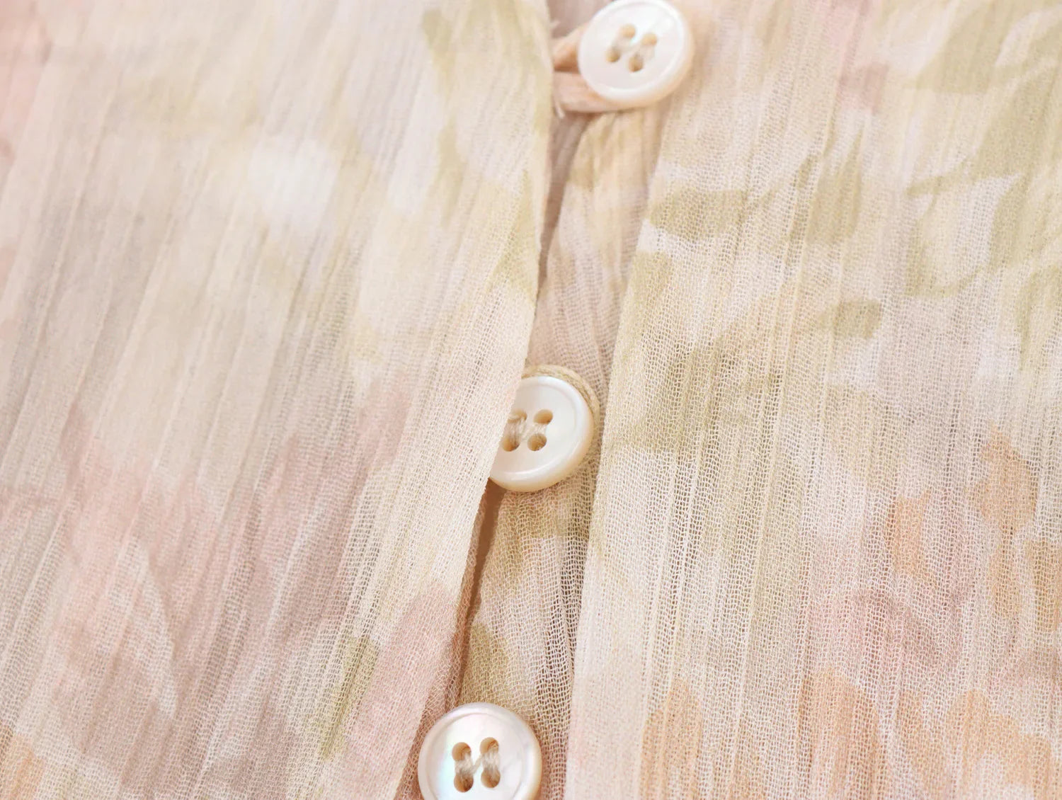 Loose Printed Blouse for Women with Pleated V-Neck Lantern Sleeves Single-Breasted Casual Pullover Shirt Chic Lightweight Spring Summer Top