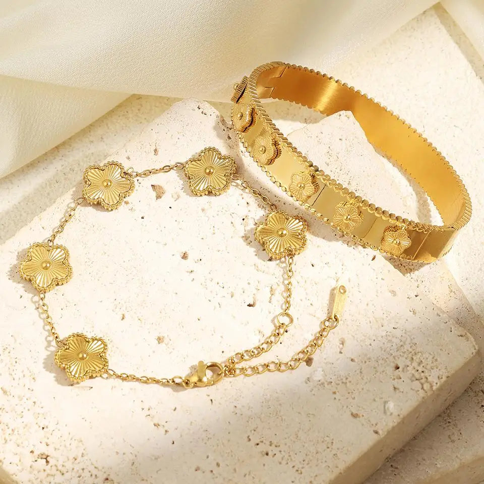 Minimalist 18K Gold Plated Flower Bracelet for Women with Plum Blossom Design and Cuban Chain for Daily Wear Jewelry Gift