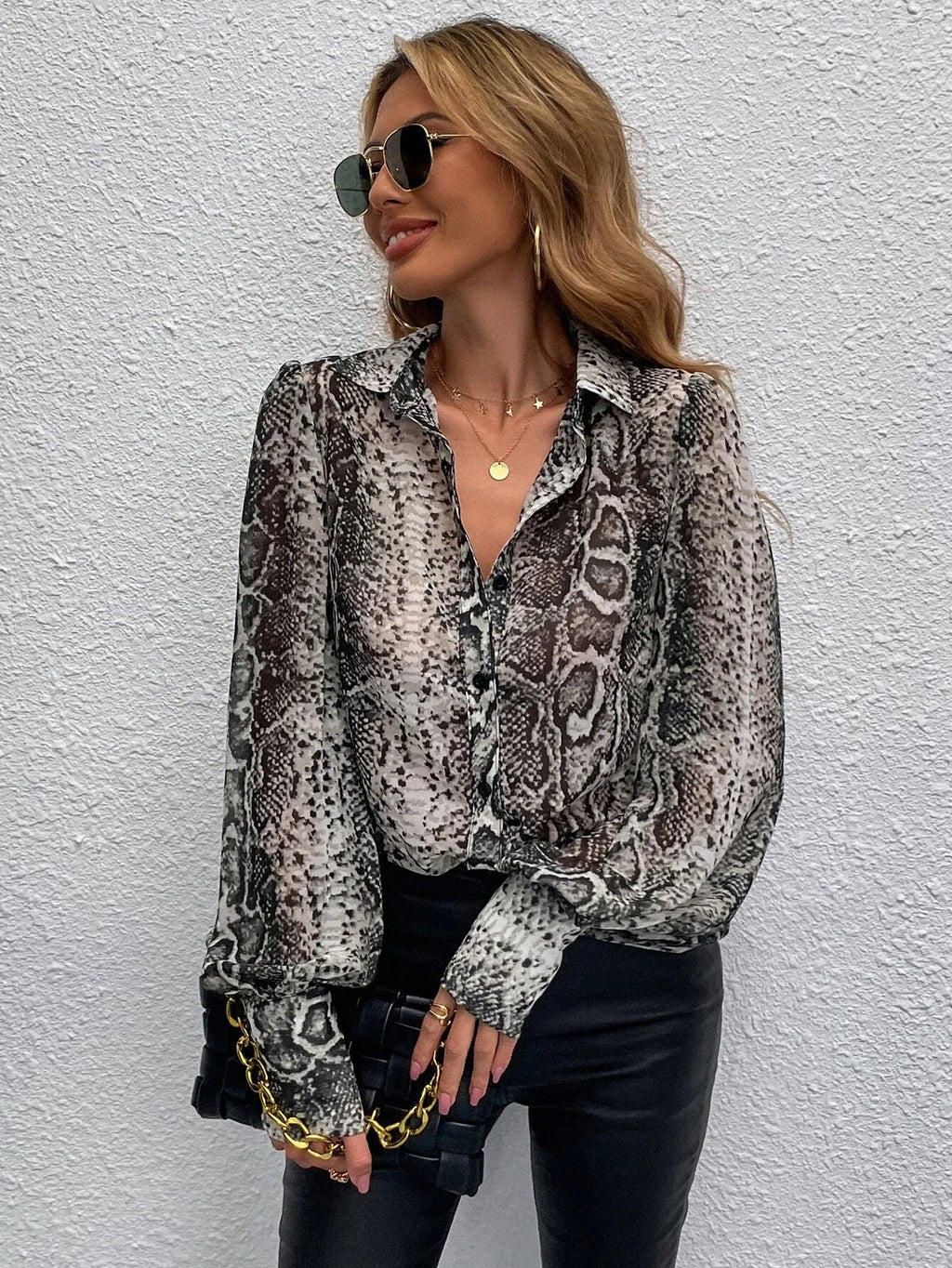 Women's Casual Long-Sleeved Snakeskin Print Shirt Lightweight Blouse with Relaxed Fit and Stylish Animal Pattern