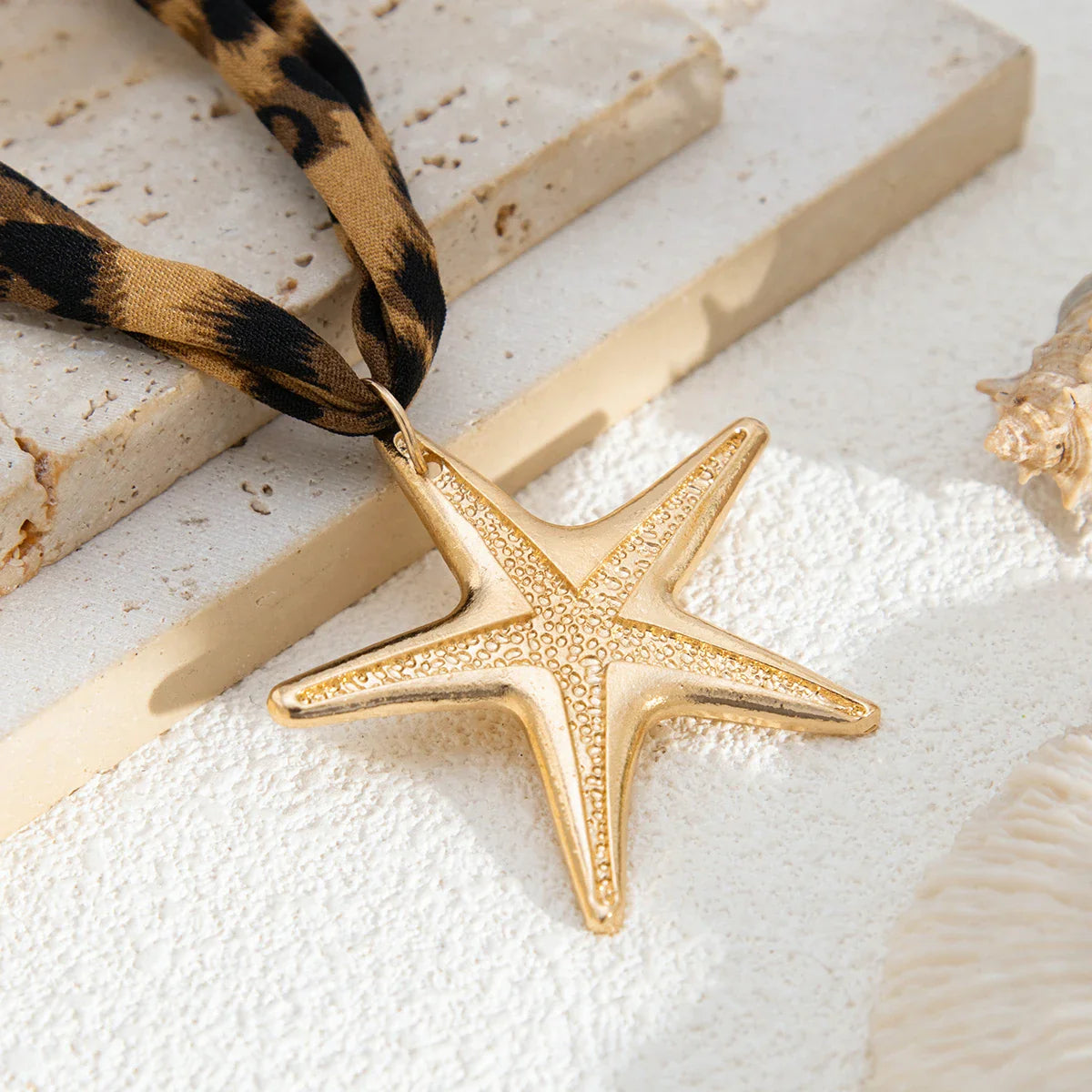 Ethnic Multilayer Velvet Chain Necklace with Metal Conch Starfish and Heart Pendants for Women