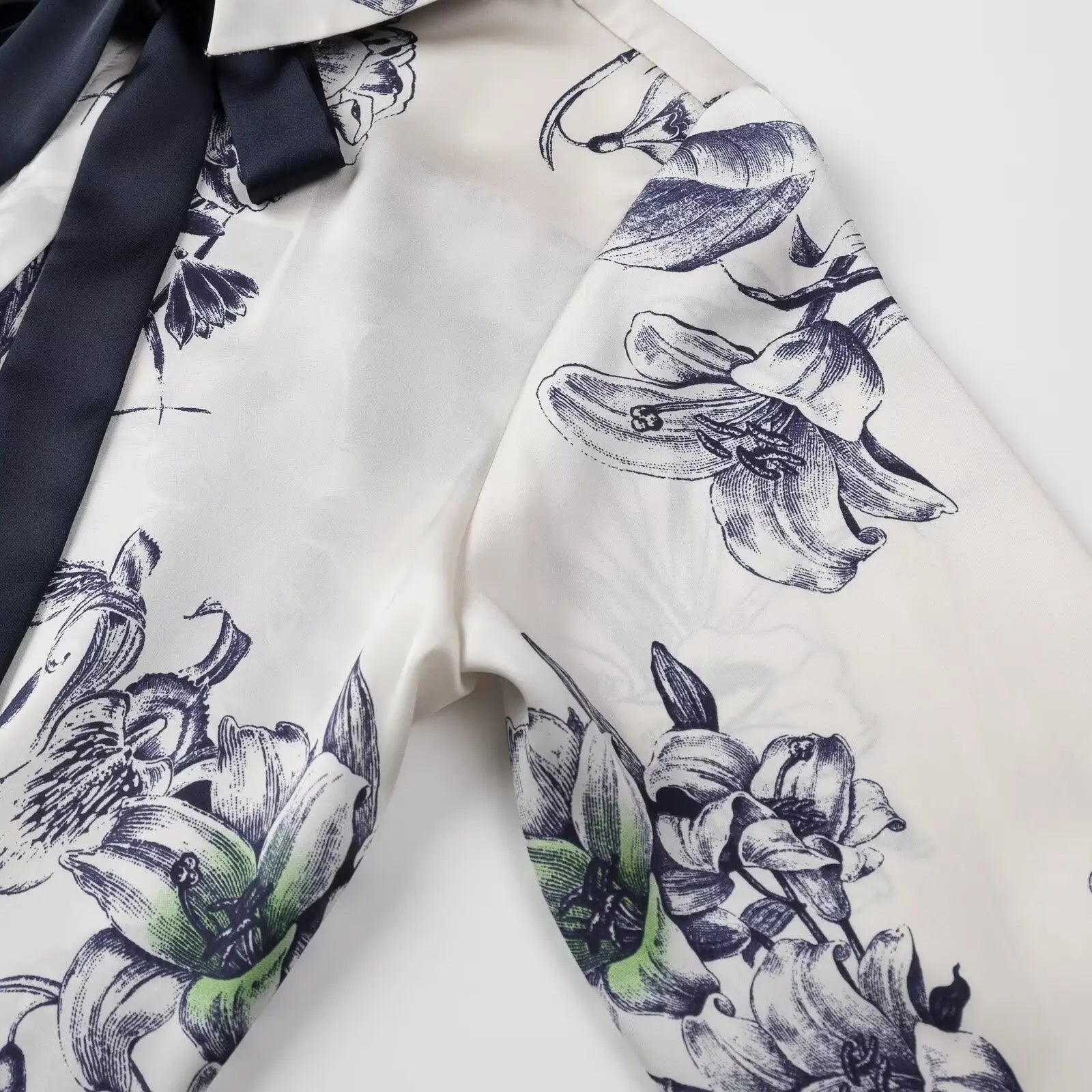 Women's Bow Tie Printed Blouse with Polo Collar Long Sleeve Single Breasted Vintage Loose Fit Elegant Shirt Top