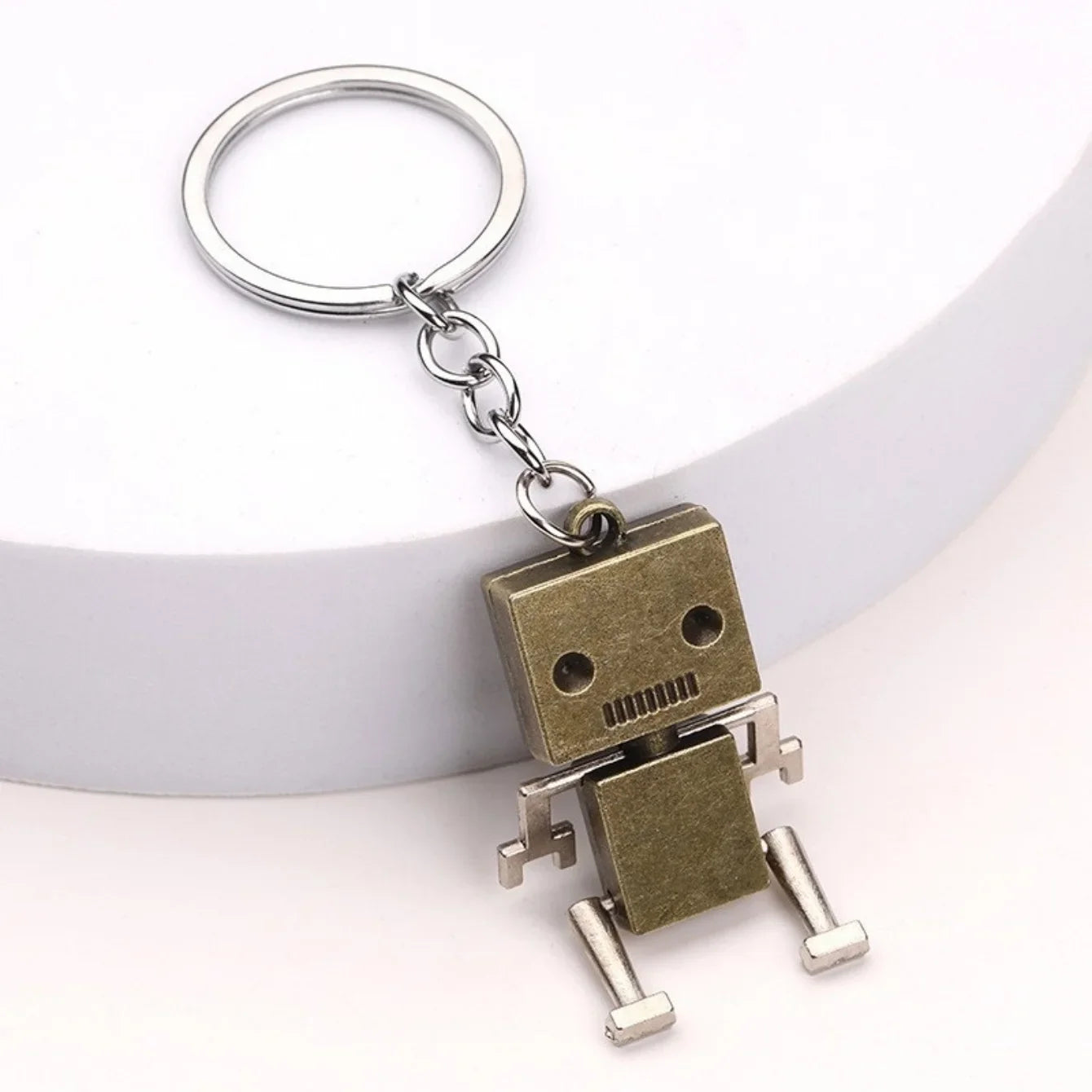Creative Movable Robot Keychain Cute Cartoon Pendant for Fun and Playful Accessory