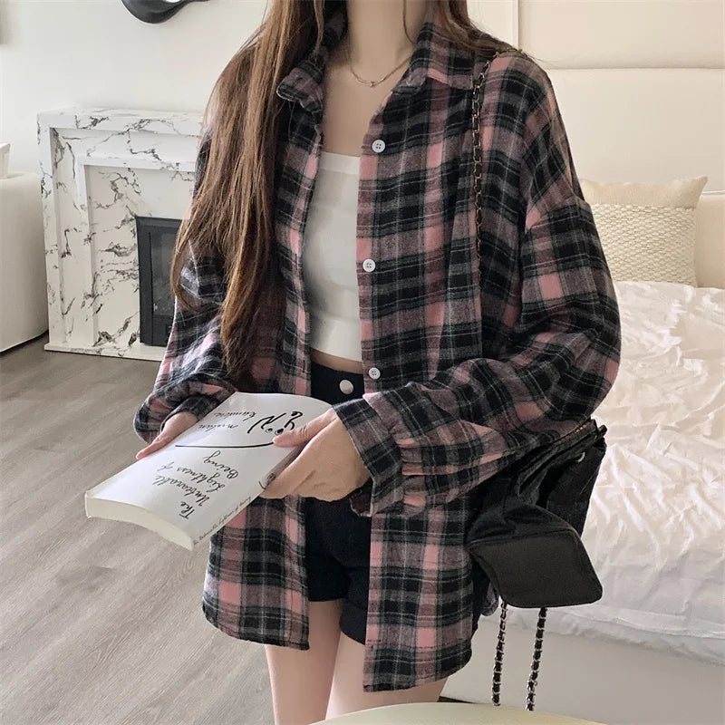 Women Oversized Tartan Plaid Shirt Jacket Long Sleeve Collared Button Up Grunge Style Spring Summer Outfit for Teenage Girls