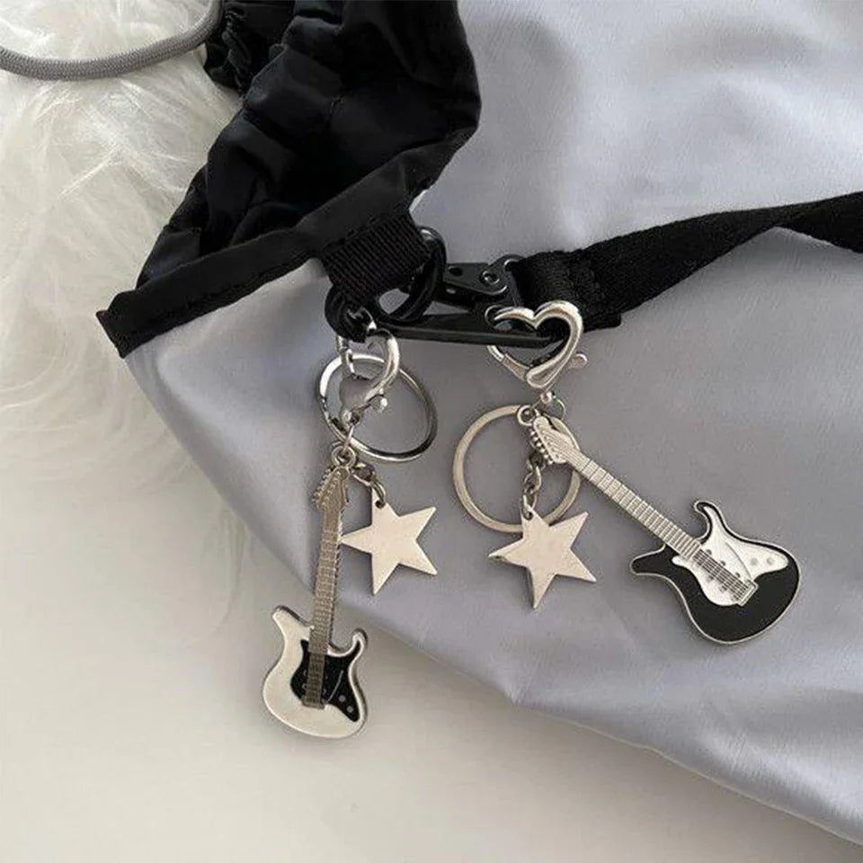 Y2K Guitar Love Heart Key Chain with Pentagram Pendant for Men and Women Cool Rock Punk Accessories Gift