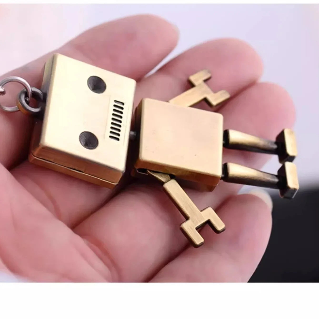 Creative Movable Robot Keychain Cute Cartoon Pendant for Fun and Playful Accessory