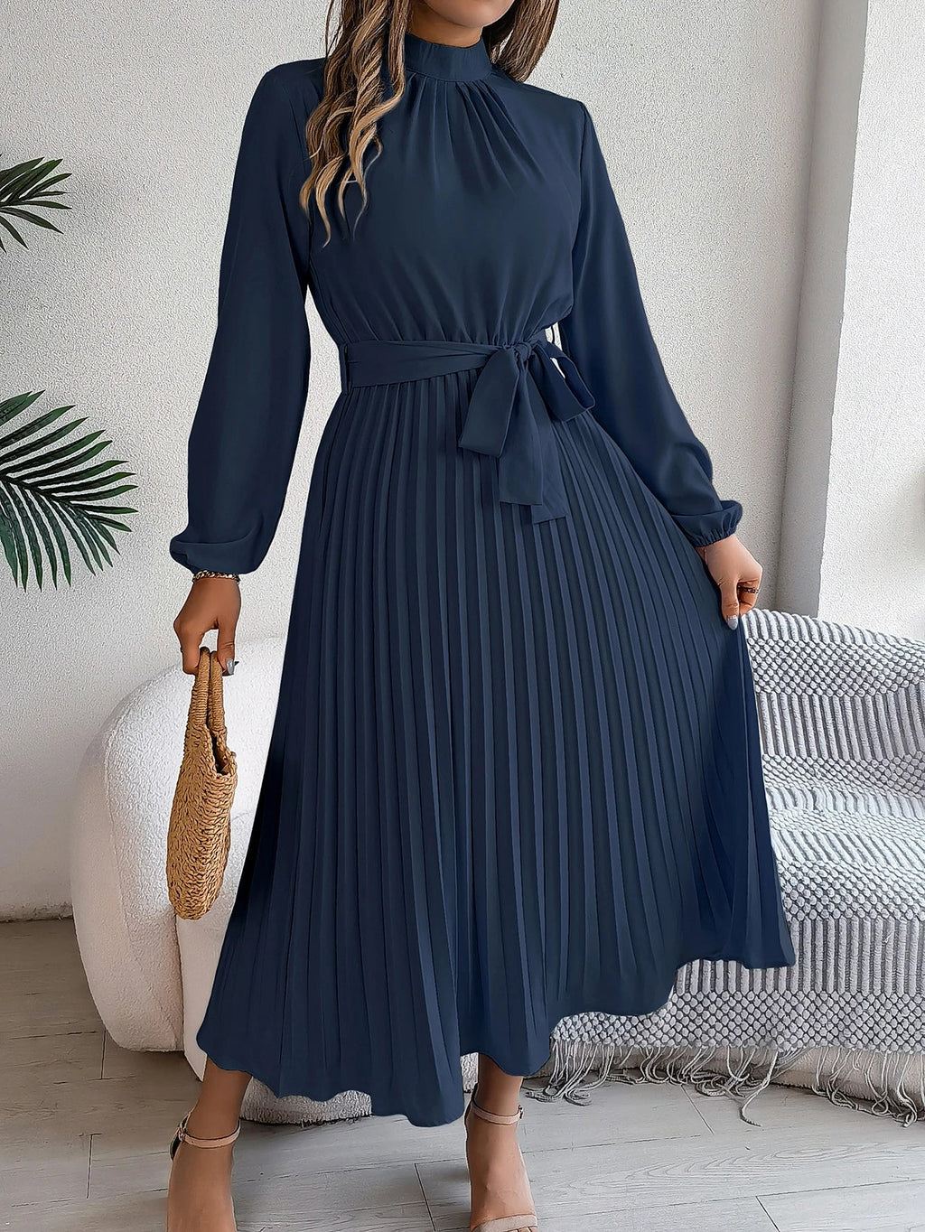 Elegant Pleated Long Sleeve Maxi Dress With Lace Up