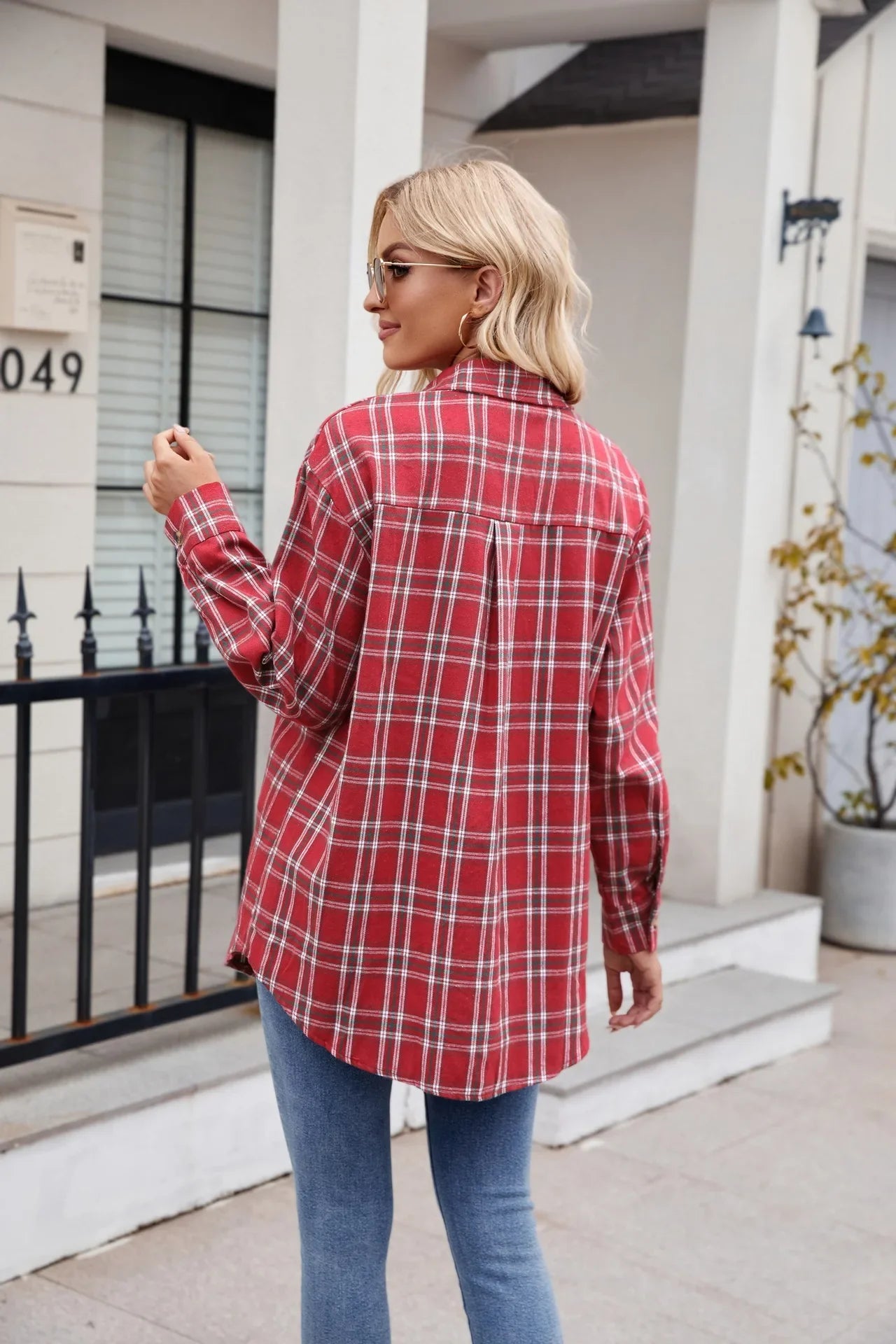 Women Plaid Button Up Shirt Loose Fit Warm Long Sleeve Casual Blouse with Pockets Autumn Winter Checkered Top Preppy Y2K Harajuku Style