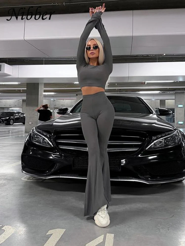 Women's Body-Shaping Tracksuit Set with Crop Top and Flare Leggings for Casual Sporty Style
