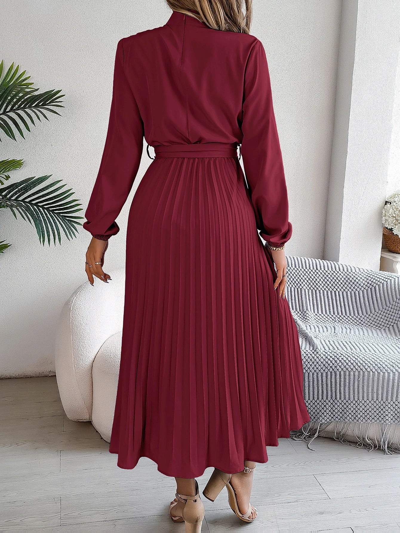 Elegant Pleated Long Sleeve Maxi Dress With Lace Up