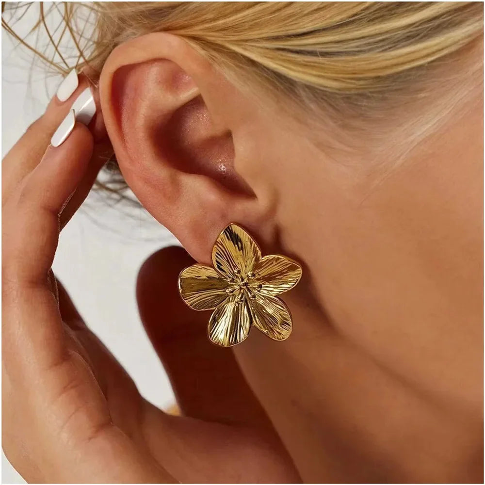 Hypoallergenic Vintage Flower Stud Earrings in 18k Gold Plated Stainless Steel for Women