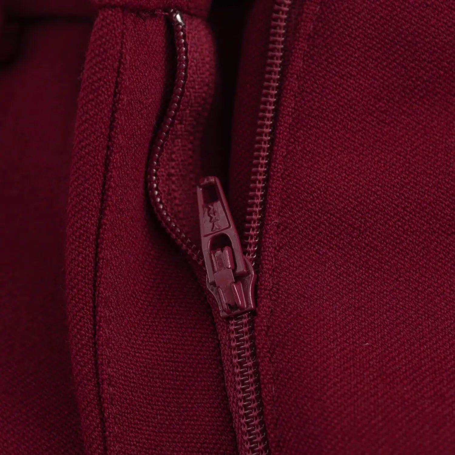 Women's V-neck Sleeveless Tank Top with Pocket and Solid Color Bellbottom Pants Set for Spring Fashion