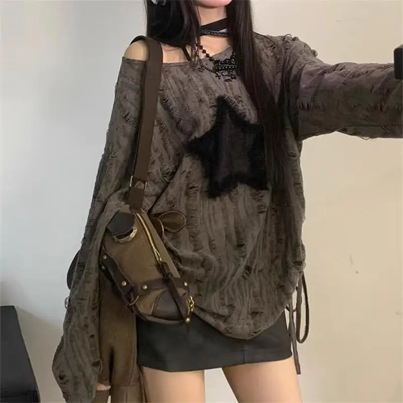 Grunge Star Print T-Shirt for Women in Y2K Aesthetic Style with Ripped Design and Loose Fit for Kpop Fairycore and Gothic Streetwear