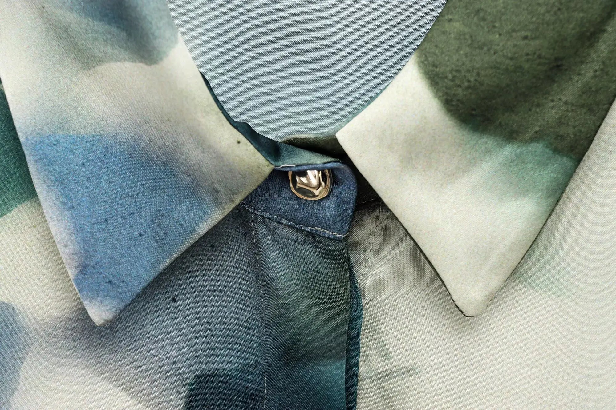 Elegant Printed Silk Satin Lapel Long Sleeve Shirt for Women with Soft Texture and Stylish Fit