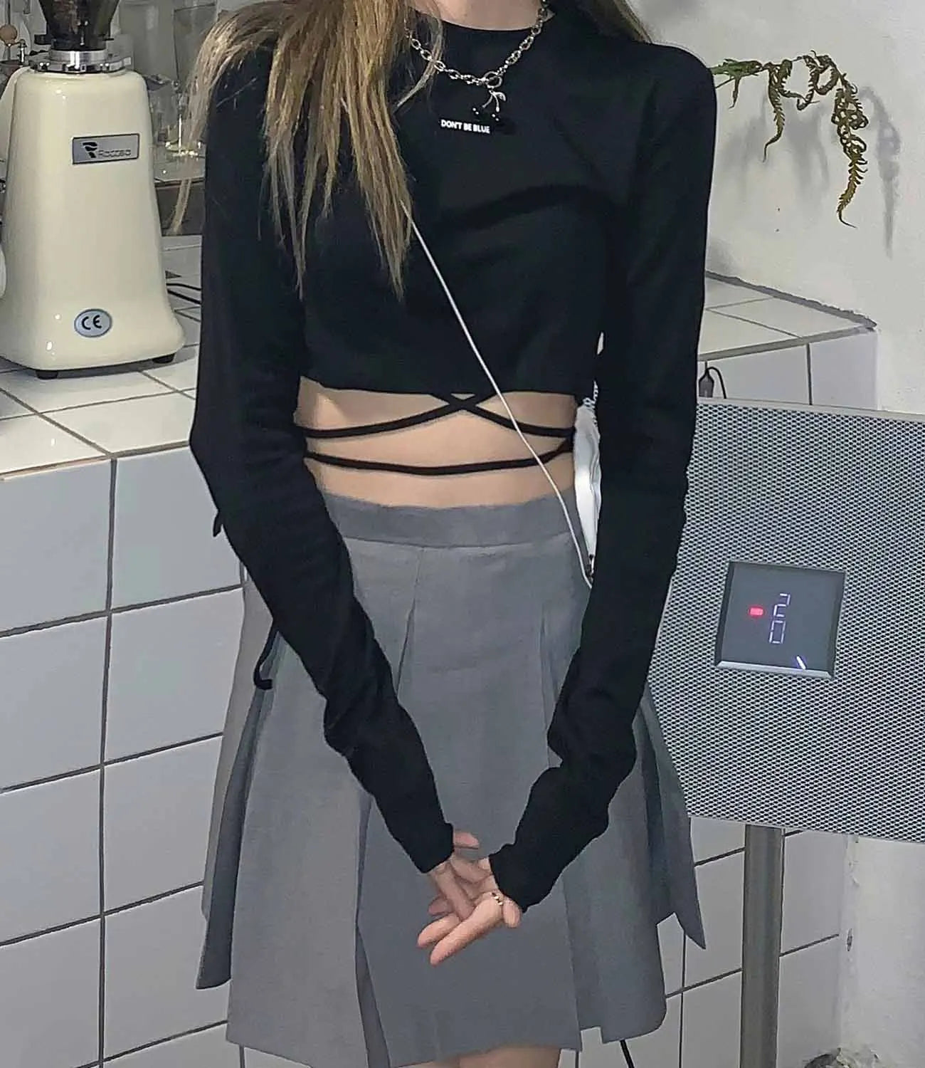 Long Sleeve Women's Crop Top Stylish Bandage Design for Spring Fashion