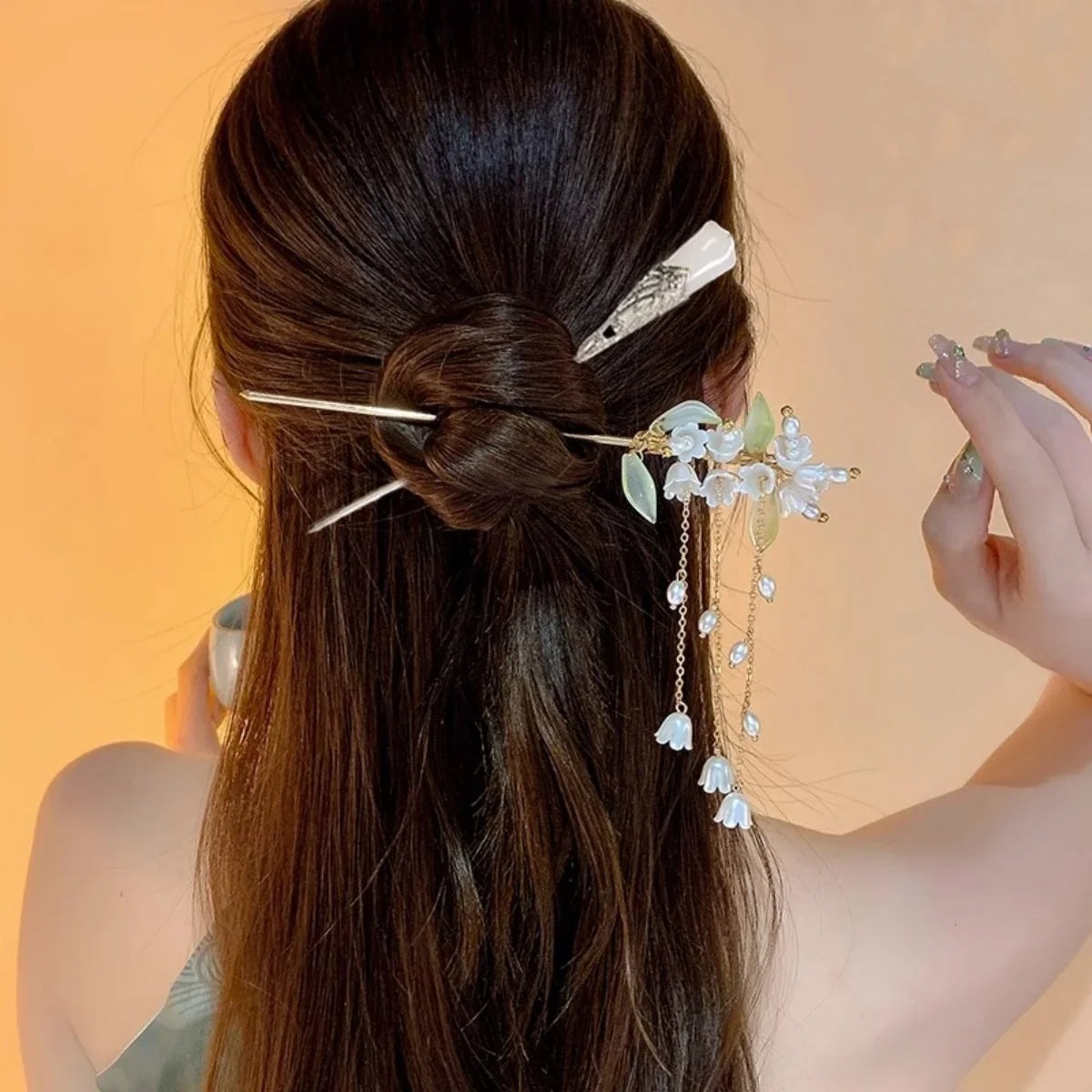 Elegant Enameled Flower Tassel Hair Clip Alloy Hairpin for Women Stylish Chinese Hair Accessory