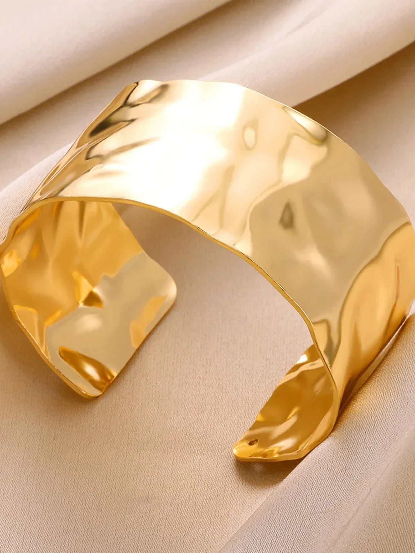 Elegant Gold Stainless Steel Bangle Bracelet with Classic Bump Pattern for Women