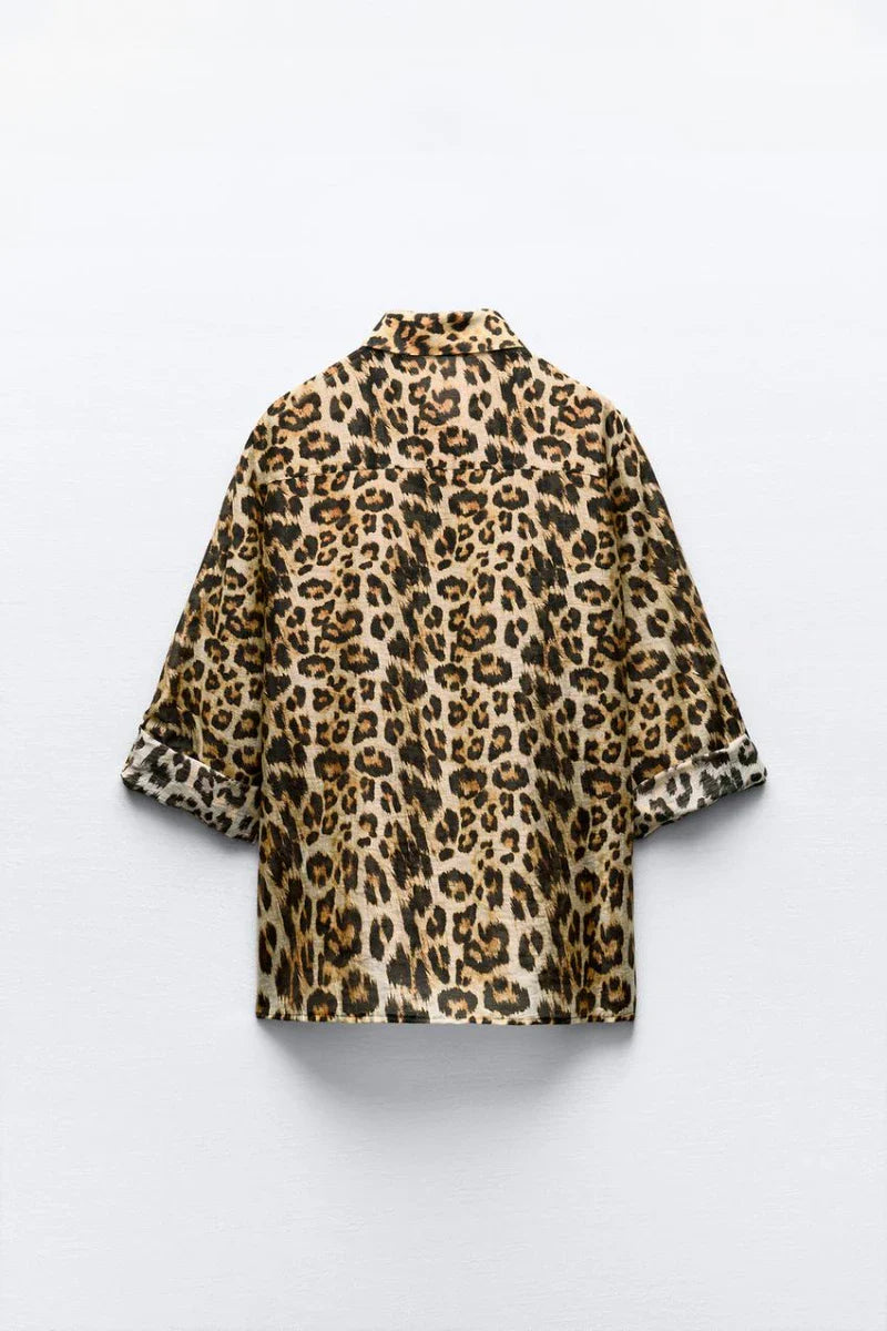 Women's Leopard Print Button-Down Shirt with Lapel Collar Long Sleeves and Front Pockets Stylish Animal Print Blouse Top for Fall Fashion