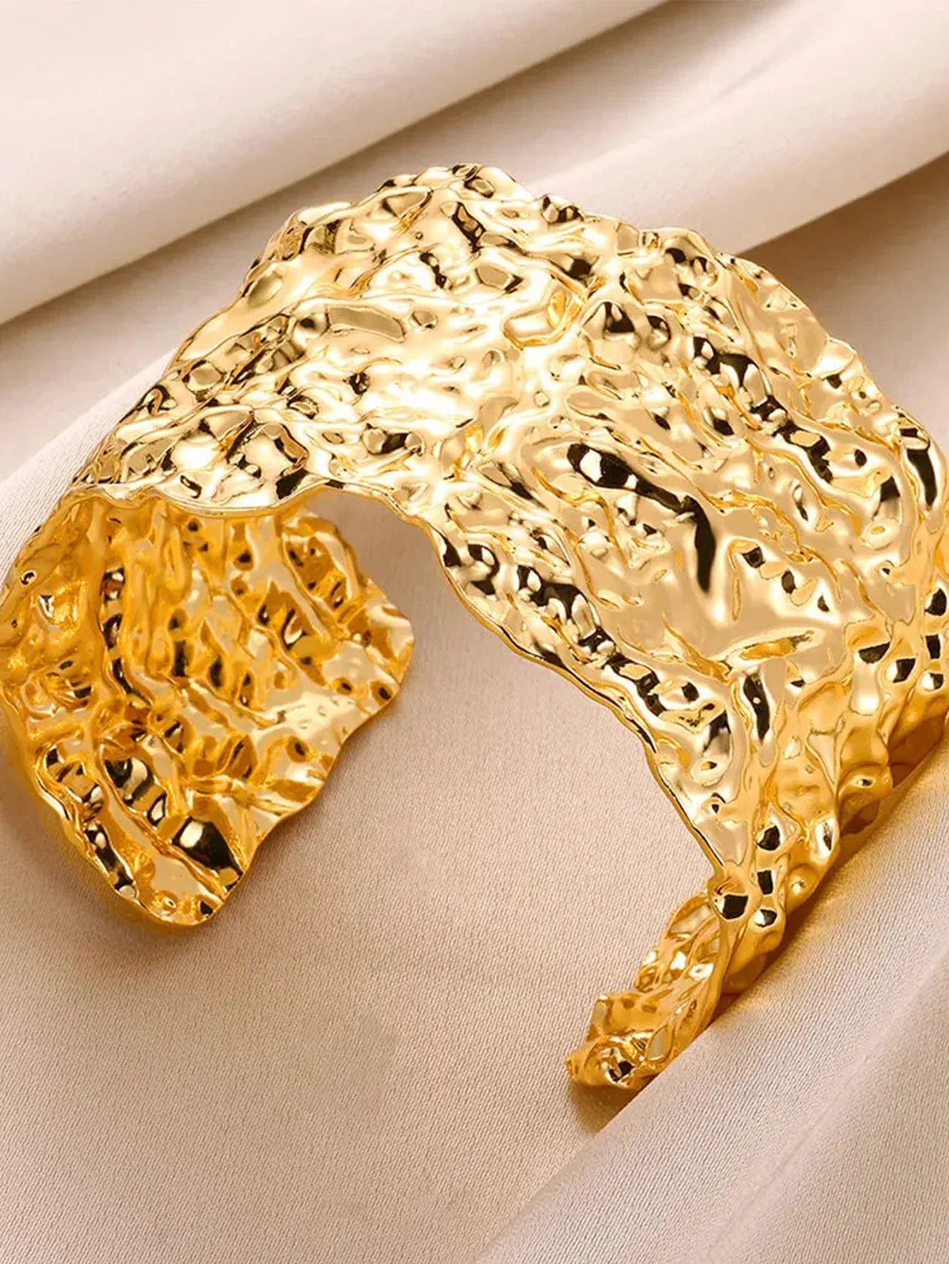 Elegant Gold Stainless Steel Bangle Bracelet with Classic Bump Pattern for Women