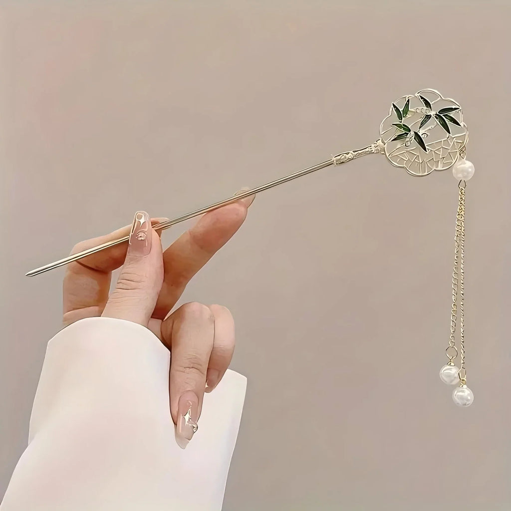 Traditional Chinese Hair Clip with Tassel and Floral Design Elegant Hairpin Accessory for Women