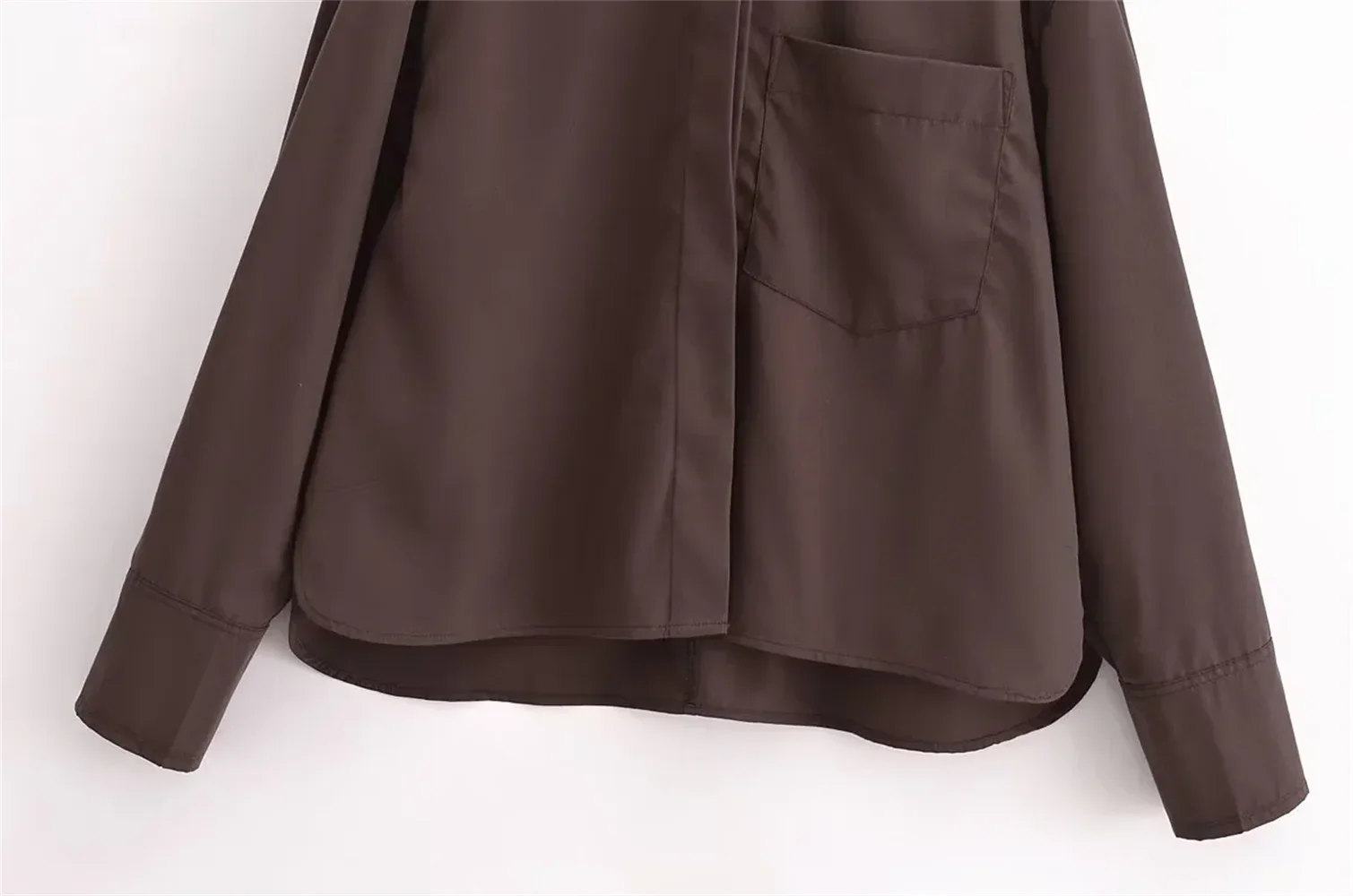 Women's Casual Poplin Shirt Top with Pocket Detail Lightweight Commuter Blouse Simple Elegant Autumn Wear