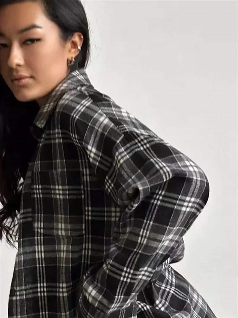 Vintage Plaid Oversized Loose Shirt for Women Long Sleeve Lapel Button Pocket Casual Blouse Autumn Winter Fashion Top