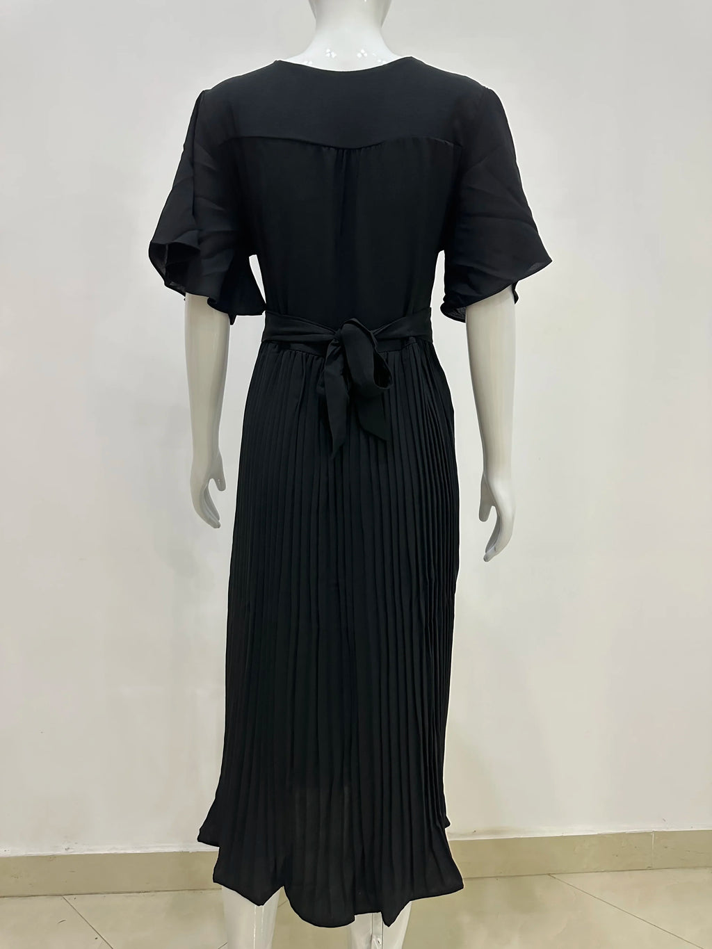 Summer V-Neck Pleated Dress With Lace Up Waist Long Skirt