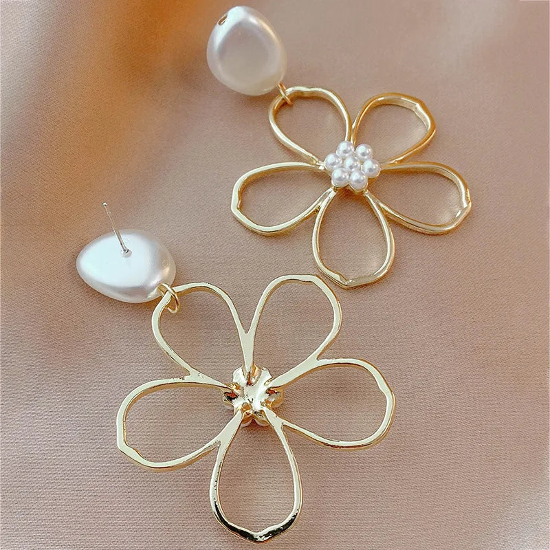 Elegant Pearl Flower Earrings for Women High-End Metal Design Trendy Fashion Accessories