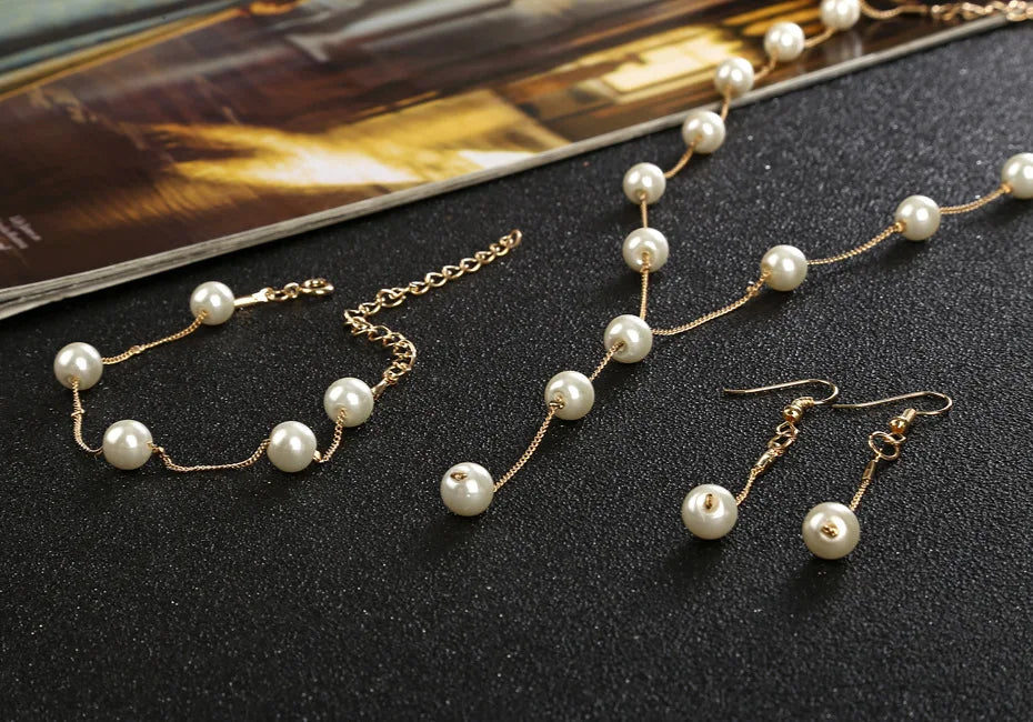 Gold-Plated Imitation Pearl Necklace Earring Bracelet Set for Ladies with Elegant Tassel Design