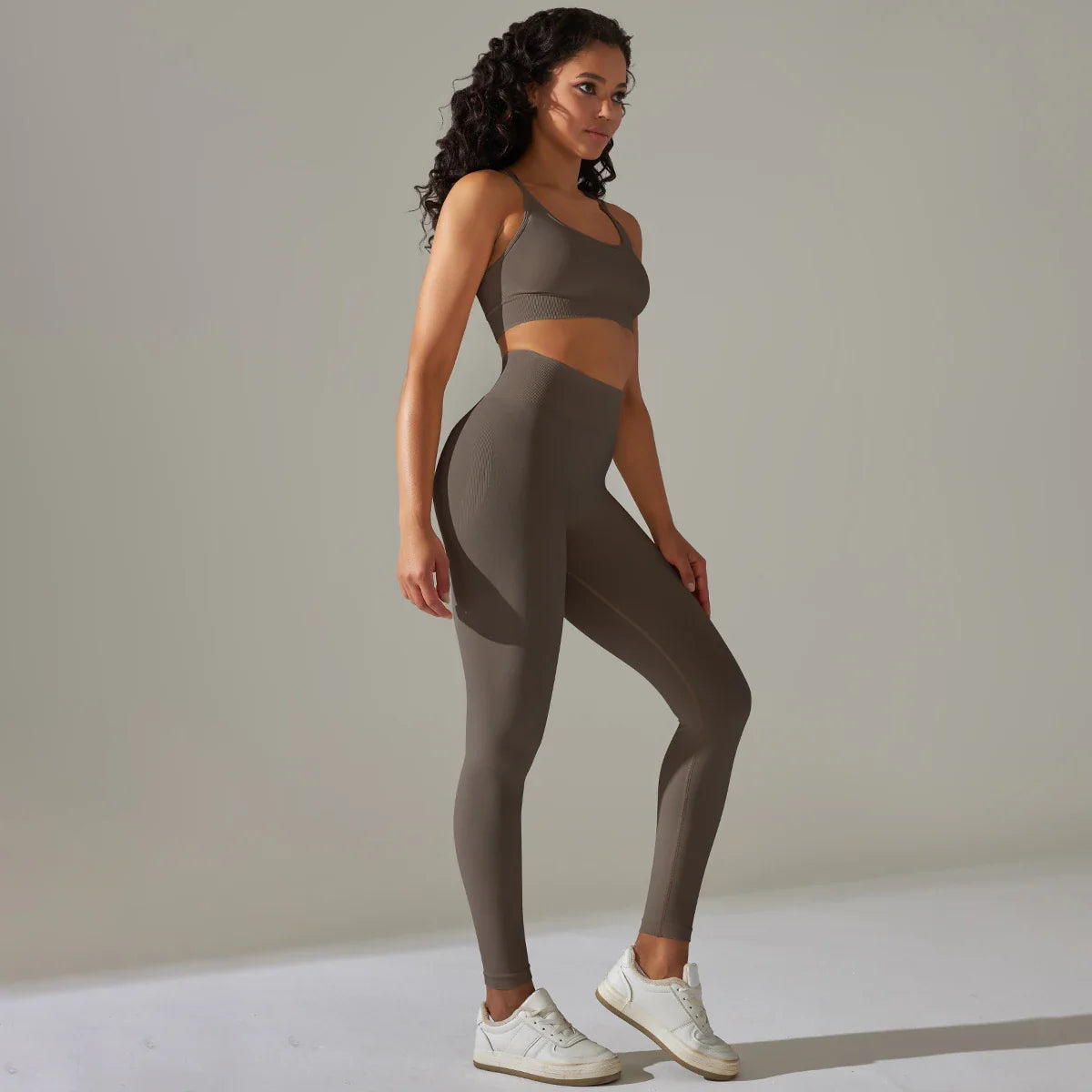 Women Yoga Set Seamless Sports Bra and Leggings for Gym Fitness and Workouts