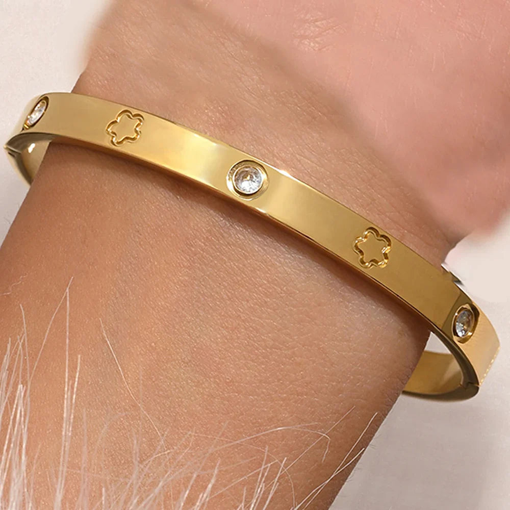 Stainless Steel Four-Leaf Clover Lucky Bracelet for Women Stylish Gold Nail Bangle