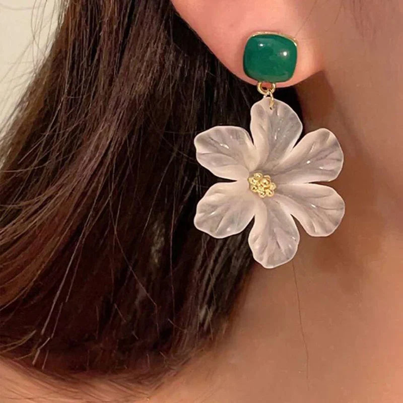 White Flower Charm Square Metal Green Epoxy Drop Earrings for Women Bohemian Camellia Dangle Earrings Luxury