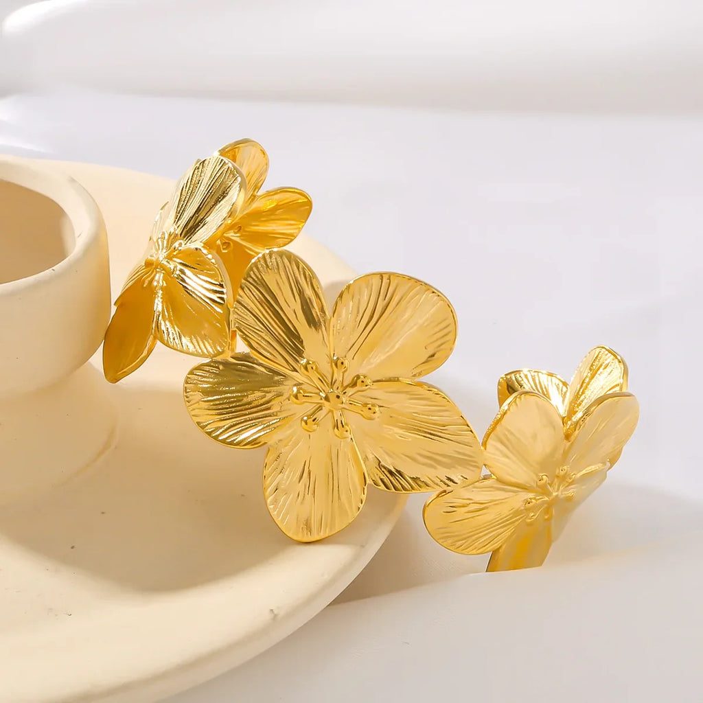 Women's Trendy Waterproof Stainless Steel Flower Bracelet for Travel and Parties