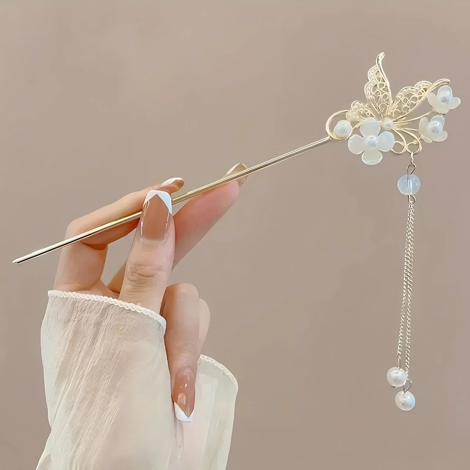 Traditional Chinese Hair Clip with Tassel and Floral Design Elegant Hairpin Accessory for Women