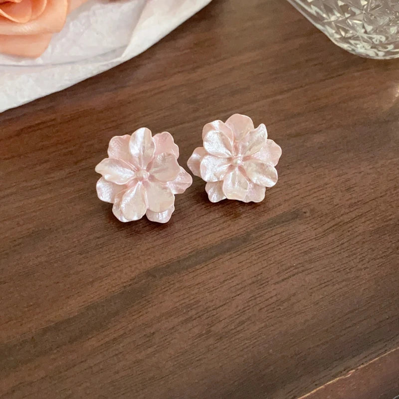 Acrylic White Camellia Flower Stud Earrings for Women Elegant Fashion Jewelry for Parties Weddings and Special Occasions