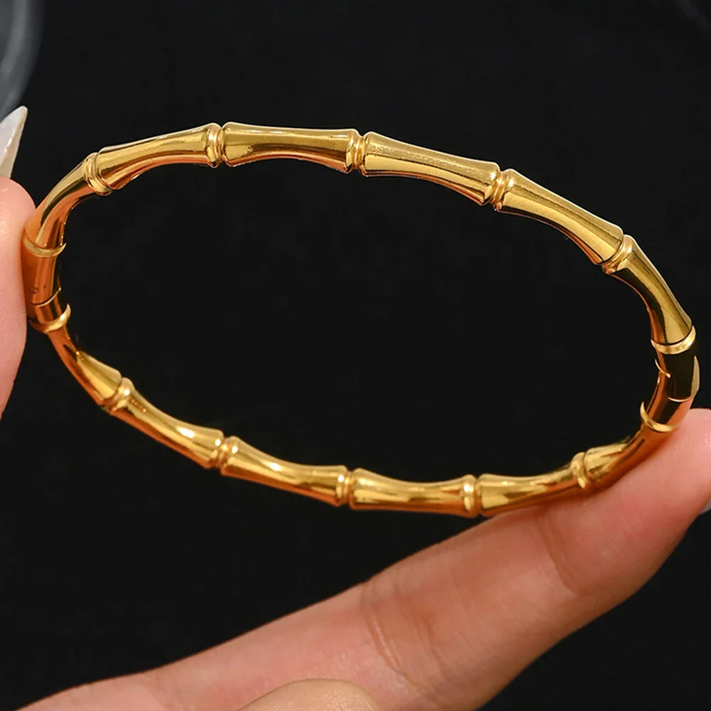 Stainless Steel Four-Leaf Clover Lucky Bracelet for Women Stylish Gold Nail Bangle